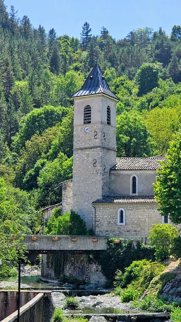 Les 5 plus beaux villages du Diois pour une escapade. 5 eglise saint-Nazaire le désert diois