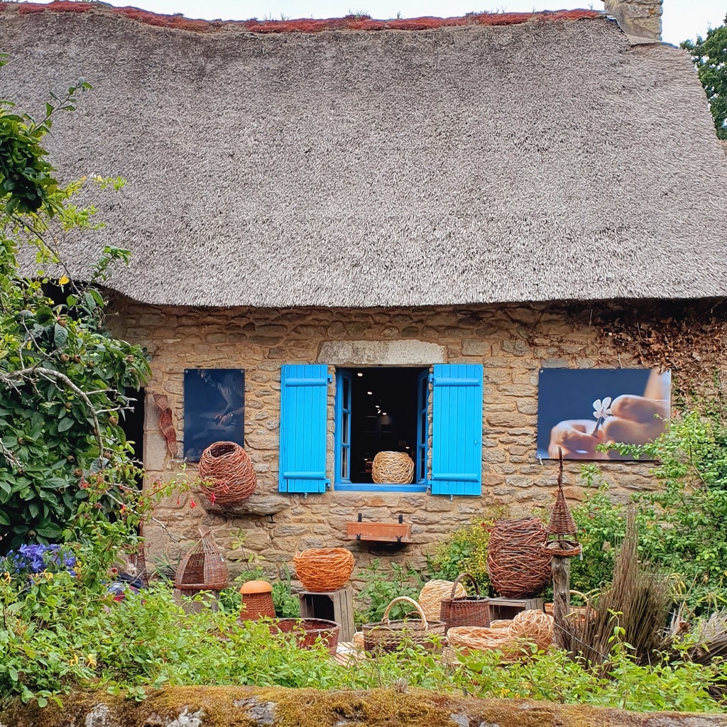 Le village de Kerhinet dans le Parc régional de Brière. 2 le village de Kerhinet parc de Brière