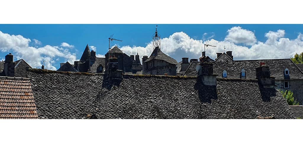ESCAPADE A SALERS DANS LE CANTAL 1 Escapade à Salers dans le Cantal toits de lauze