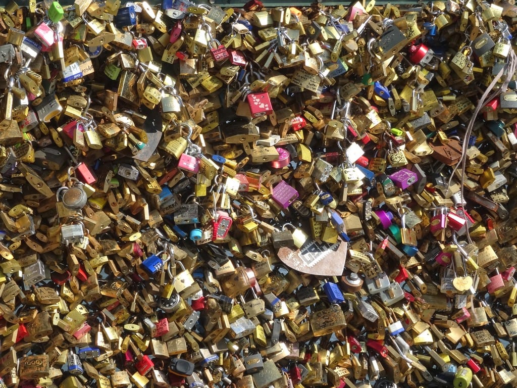 Les cadenas d'amour du Pont des Arts 8 pontdesarts05