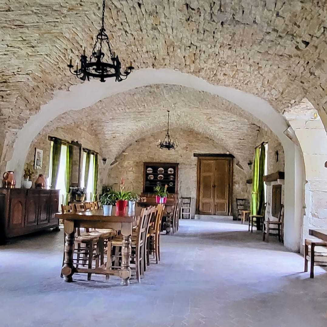 Découvrez la Bourgogne romantique : Vins, châteaux et douceurs pour deux. 7 Chateau de savigny les beaune