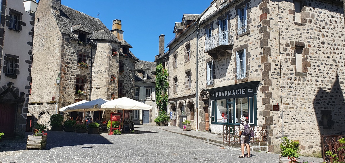 ESCAPADE A SALERS DANS LE CANTAL 6 Escapade à Salers dans le Cantal toits de lauze