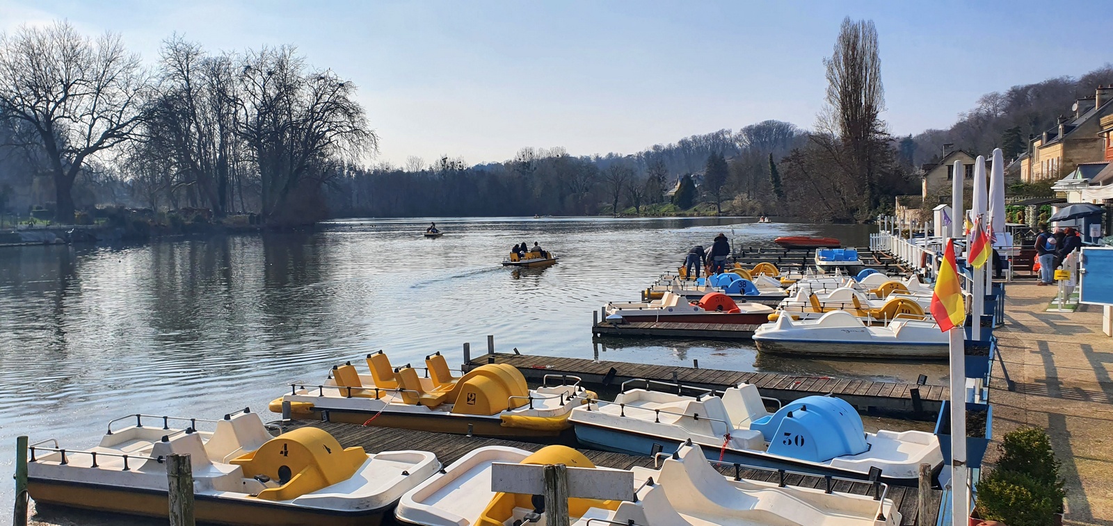 Pierrefonds : un village, un château, un lac. 10 Pierrefonds et son lac
