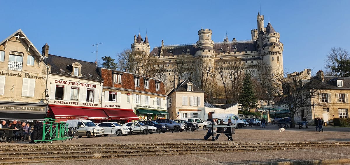 Pierrefonds : un village, un château, un lac. 8 Village de Pierrefonds