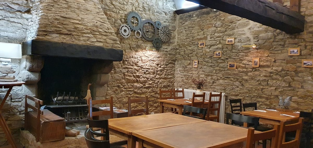 Le village de Kerhinet dans le Parc régional de Brière. 10 auberge de kerhinet