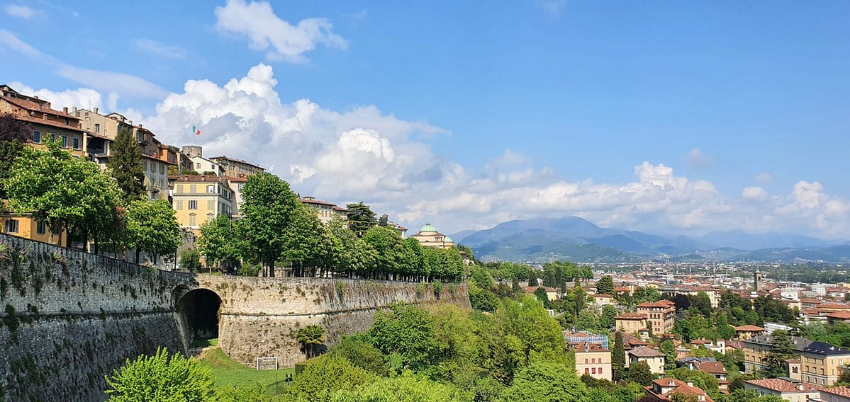 Escapade en Italie au bord du Lac de Garde. 1 Bergamo Italie les murailles venitiennes