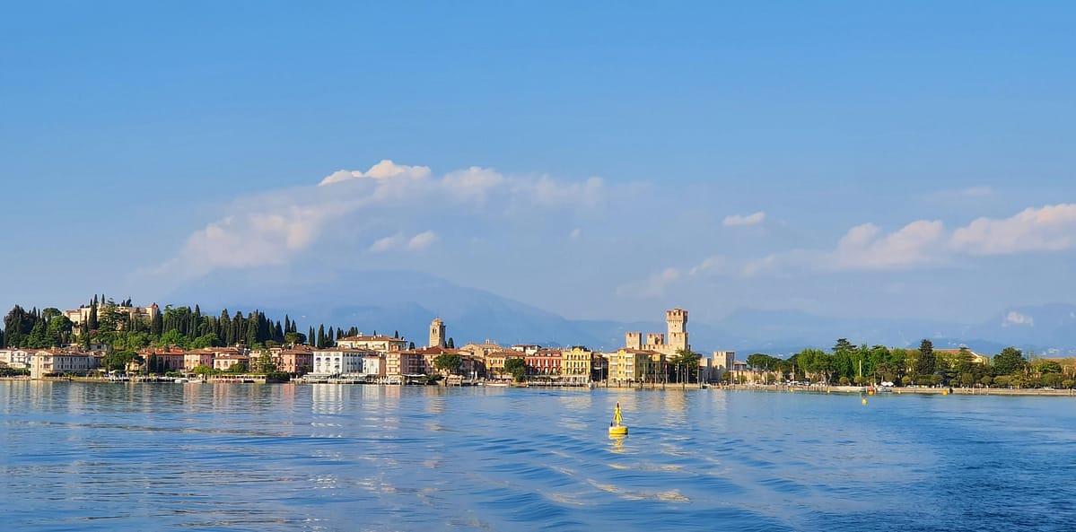 Escapade en Italie au bord du Lac de Garde. 10 arrivée sur Sirmione en bateau