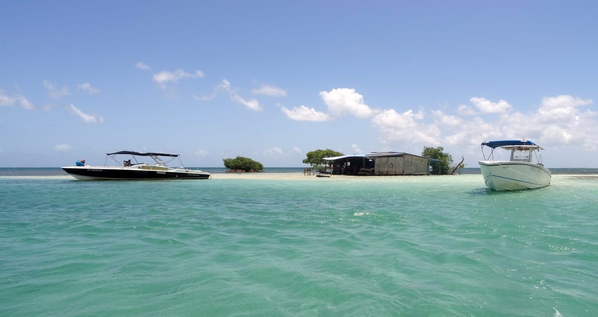 Guadeloupe : direction l'îlet Caret dans le Grand cul de sac marin. 9 GUADELOUPE pleine nature excursion îlet caret escapades amoureuses