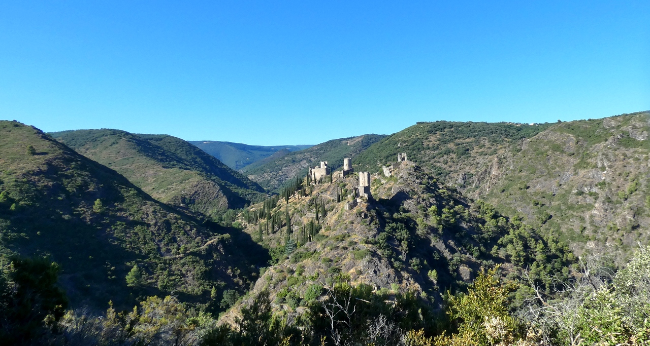 Les 4 châteaux de Lastours. 4 les 4 châteaux de Lastours vus du belvédère escapades amoureuses
