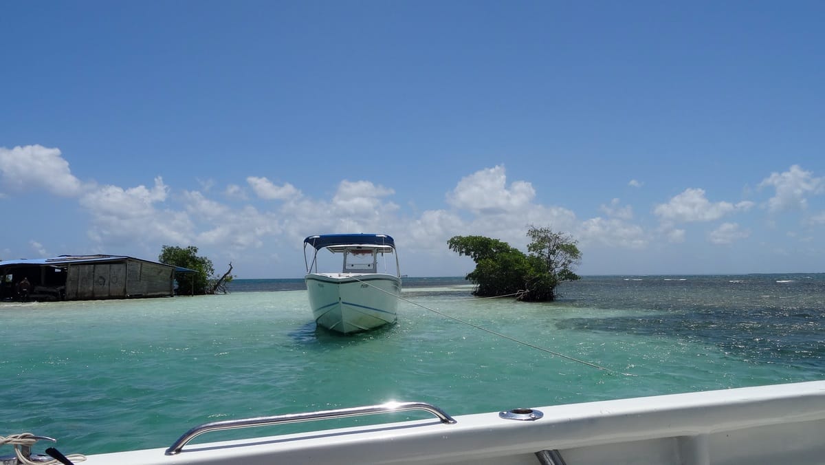 Guadeloupe : direction l'îlet Caret dans le Grand cul de sac marin. 8 GUADELOUPE pleine nature excursion îlet caret escapades amoureuses