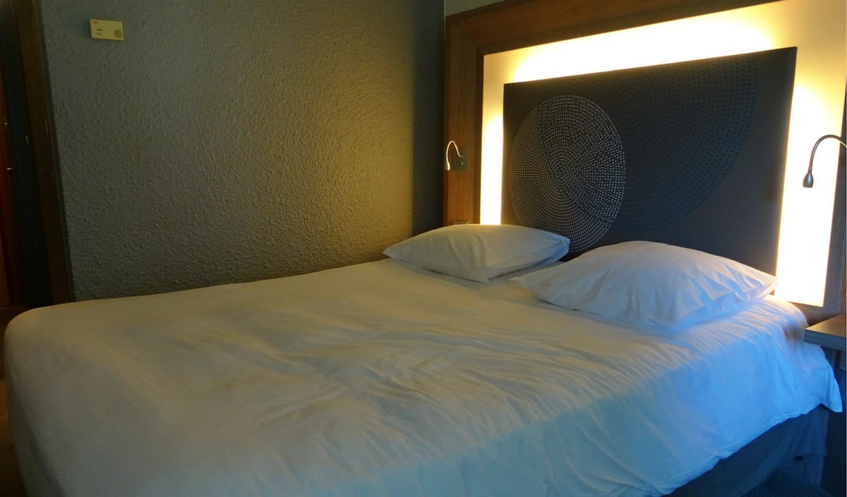 Escapade amoureuse au Novotel Fontainebleau Ury 140 URY01