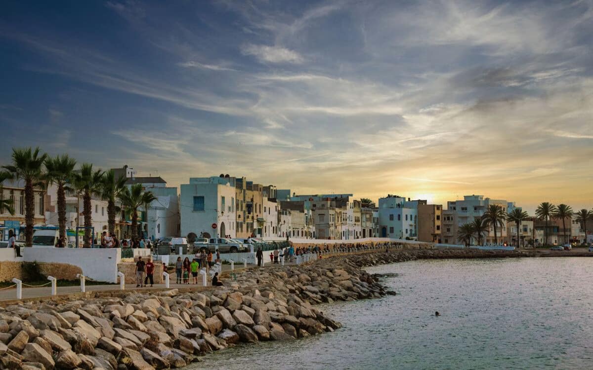 Mahdia, la perle méconnue de la Tunisie : guide et récit d'une semaine idéale. 10 Coucher de soleil sur la promenade