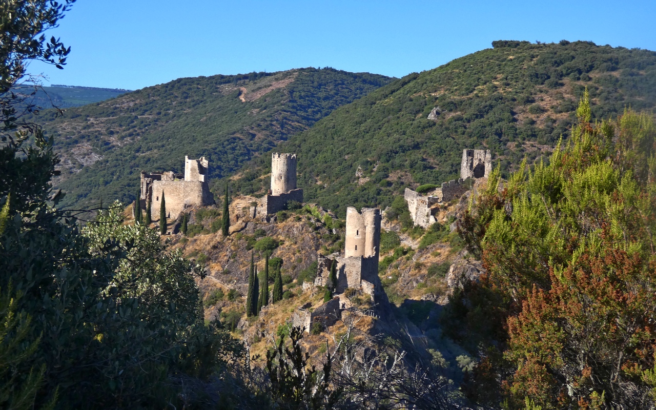 Les 4 châteaux de Lastours. 6 les 4 châteaux de Lastours vus du belvédère escapades amoureuses