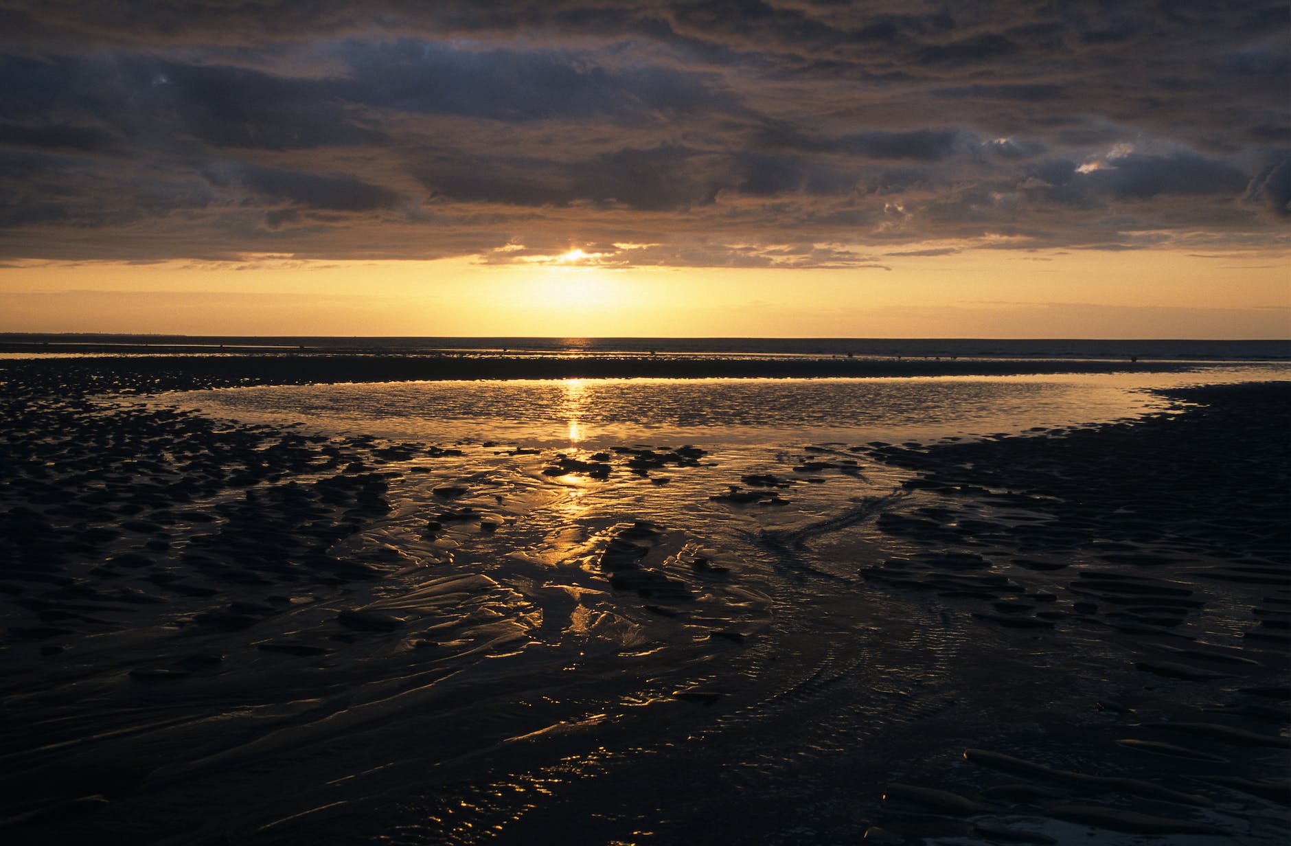Jolie escapade en Normandie à la ferme de la Rançonnière 5 body of water during sunset plage normandie pres de la Ferme de la Rançonnière