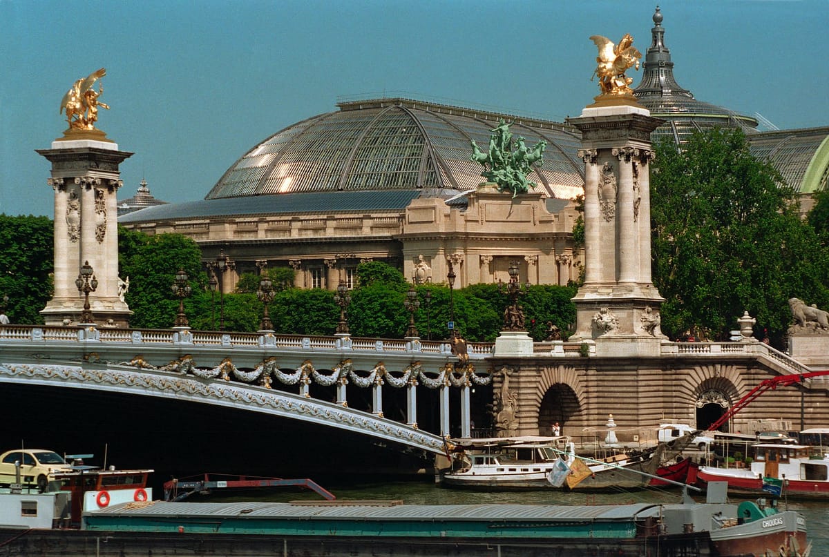 Touriste dans Paris pour une journée. 3 croisière sur la Seine à Paris