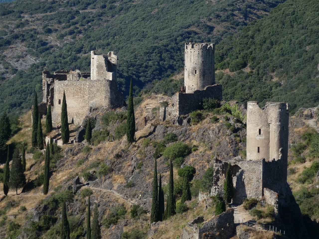 Les 4 châteaux de Lastours. 7 les 4 châteaux de Lastours vus du belvédère escapades amoureuses