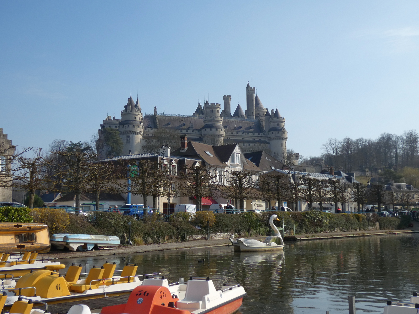Pierrefonds : un village, un château, un lac. 11 Pierrefonds et son lac