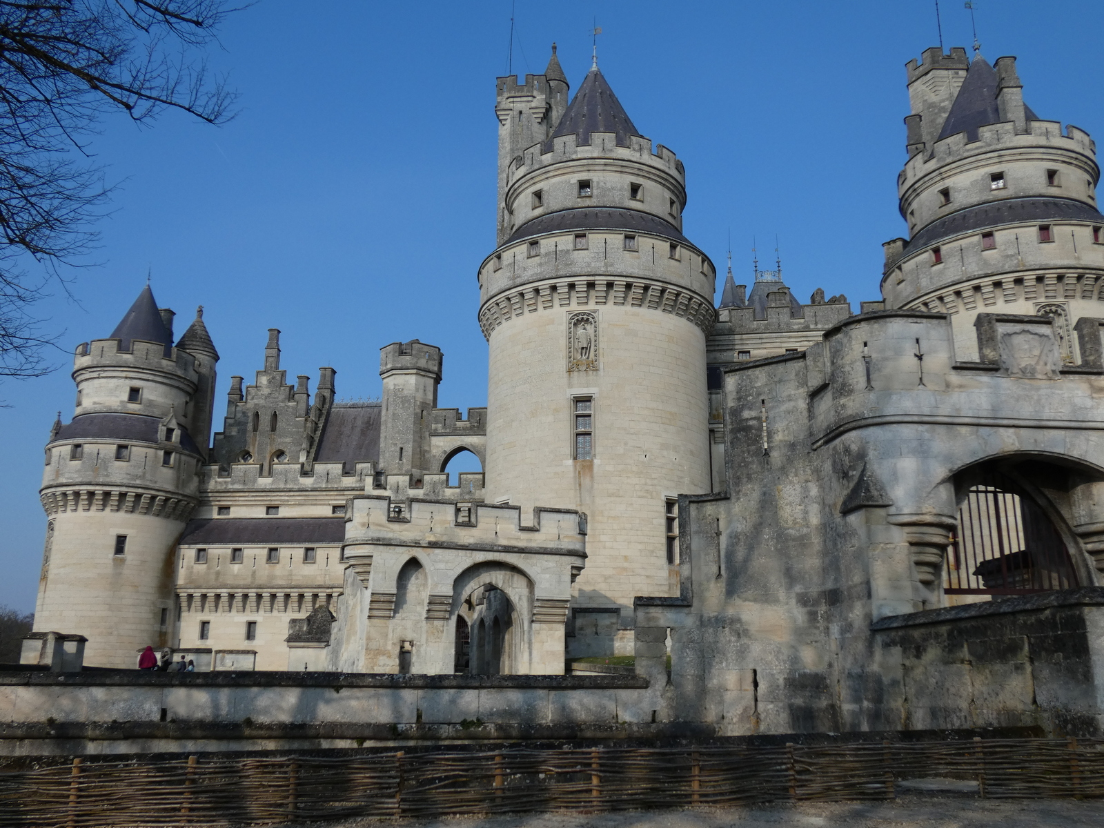 Pierrefonds : un village, un château, un lac. 2 CHATEAU DE PIERREFONDS