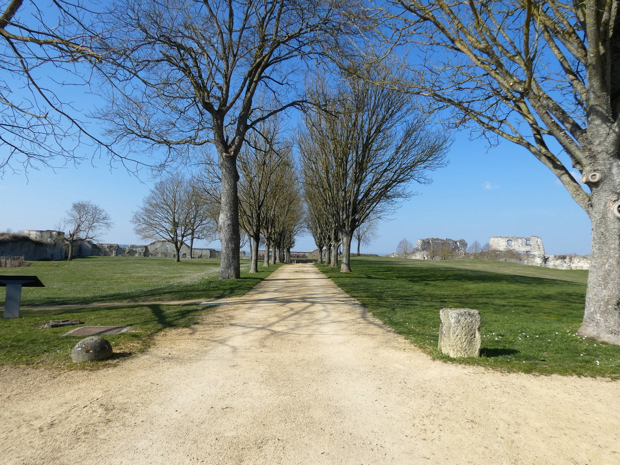 Le Château de Coucy dans l'Aisne. 1 chateau de Coucy dans l'Aisne
