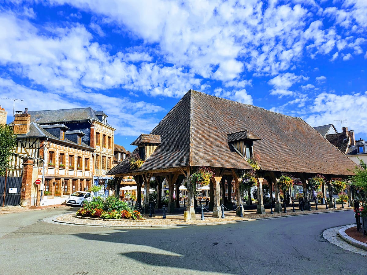 Mes meilleures adresses pour un week-end en amoureux en NORMANDIE en bord de mer. 7 Lyons-la-foret week-end en amoureux en Normandie plus beau village de France dans l'Eure