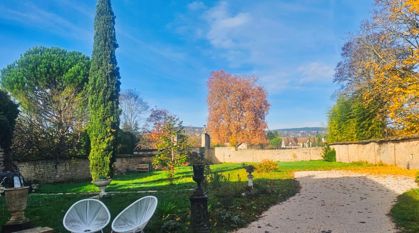 Week-end à Beaune : Entre Hospices et Caves, un voyage dans le temps 27 La Cour de Beaune hébergement week-end à Beaune chambre d'hôtes haut de gamme