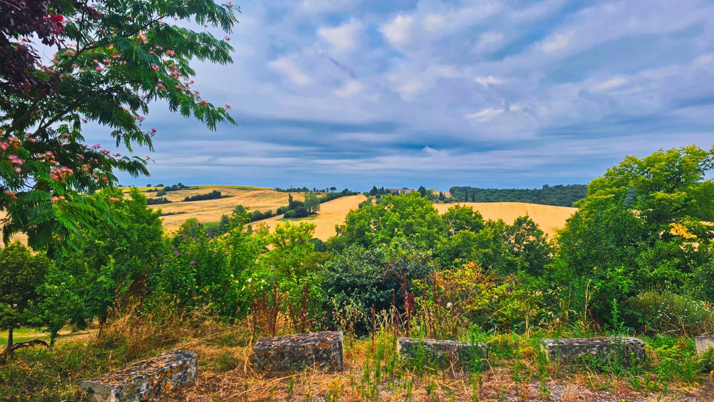 Dormir dans un château dans l'Aude : Château de Mézerville 2 vue sur le Lauragais depuis le chateau de Mezerville