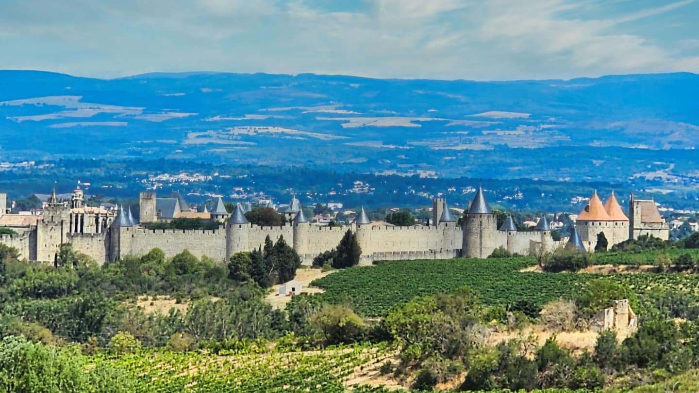 Dormir dans un château dans l'Aude : Château de Mézerville 30 cité de carcassonne France