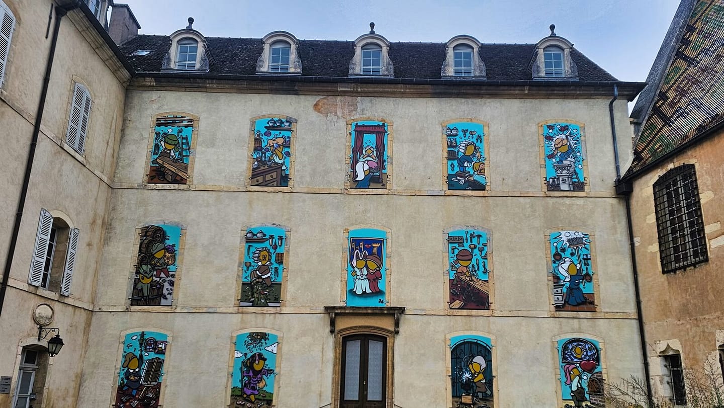 Week-end à Beaune : Entre Hospices et Caves, un voyage dans le temps 8 exposition street art hospices de beaune