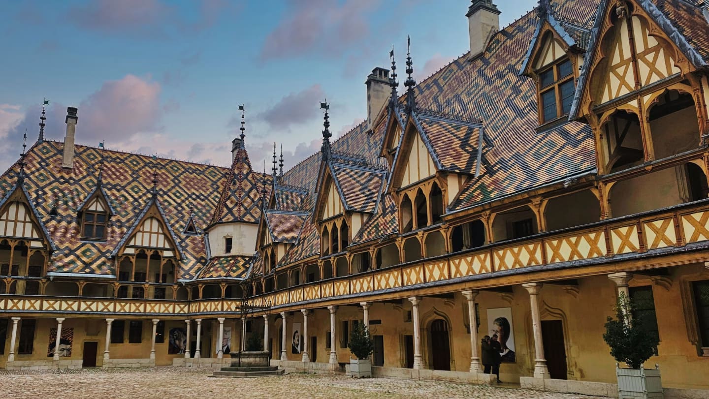 Week-end à Beaune : Entre Hospices et Caves, un voyage dans le temps 1 Les Hospices de Beaune France