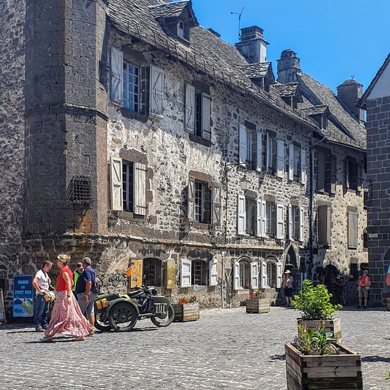 ESCAPADE A SALERS DANS LE CANTAL 7 Escapade à Salers dans le Cantal toits de lauze