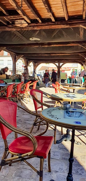 Randonner à Luzarches dans le Val d'Oise. 18 la halle du marché de Luzarches
