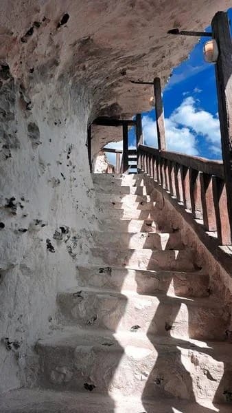 Visiter le Château de la Roche-Guyon : sortie d'un jour près de Paris 5 Château de la Roche-Guyon le donjon