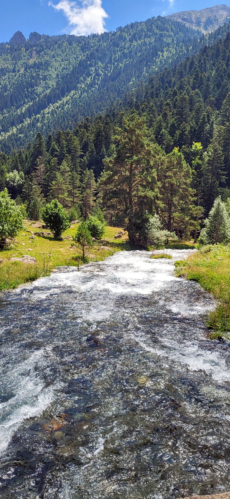 3 lacs de montagne faciles d'accès dans les Pyrénées. 12 Route des lacs saint lary soulan