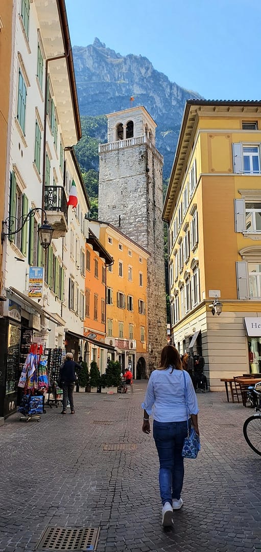 Escapade en Italie au bord du Lac de Garde. 23 Riva del Garda au bord du lac de Garde Italie Escapades amoureuses