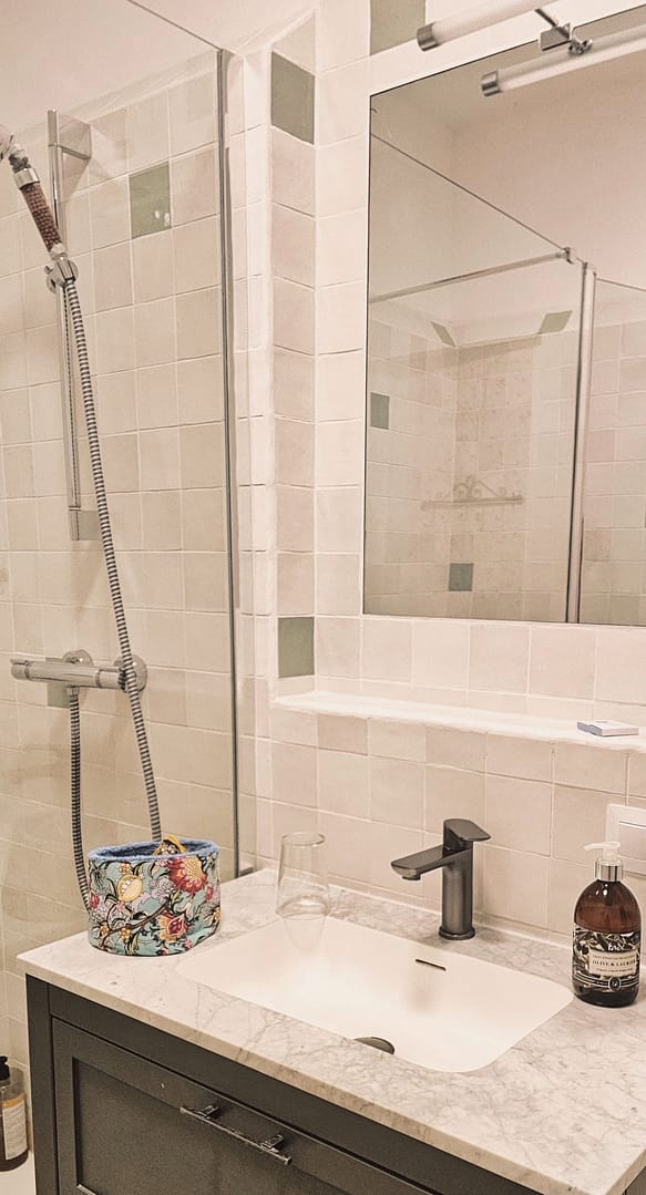 Dormir dans un château dans l'Aude : Château de Mézerville 9 salle de bain suite des demoiselles chateau de mezerville chambre d'hôtes Aude