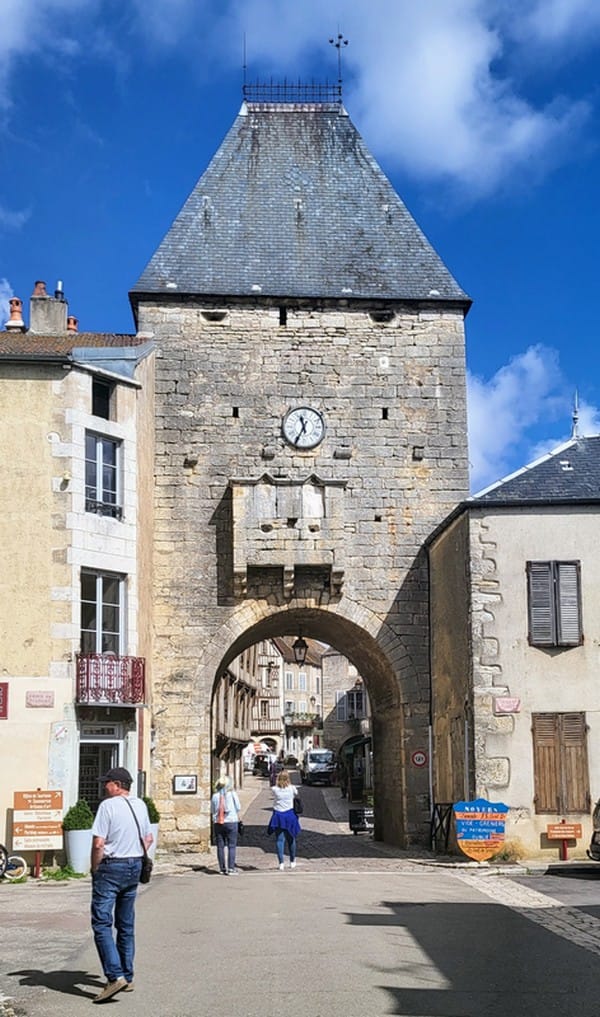 Découvrez la Bourgogne romantique : Vins, châteaux et douceurs pour deux. 14 Noyers sur serein bourgogne