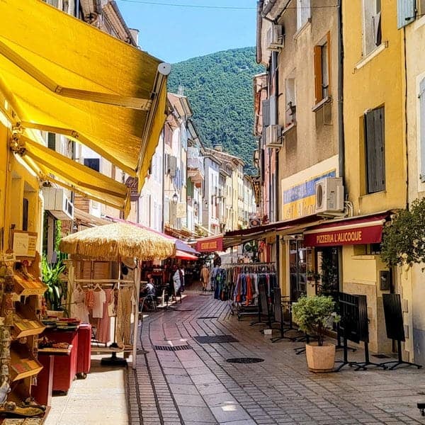 Une journée à Nyons, mon coup de coeur en Drôme provençale. 4 centre historique Nyons