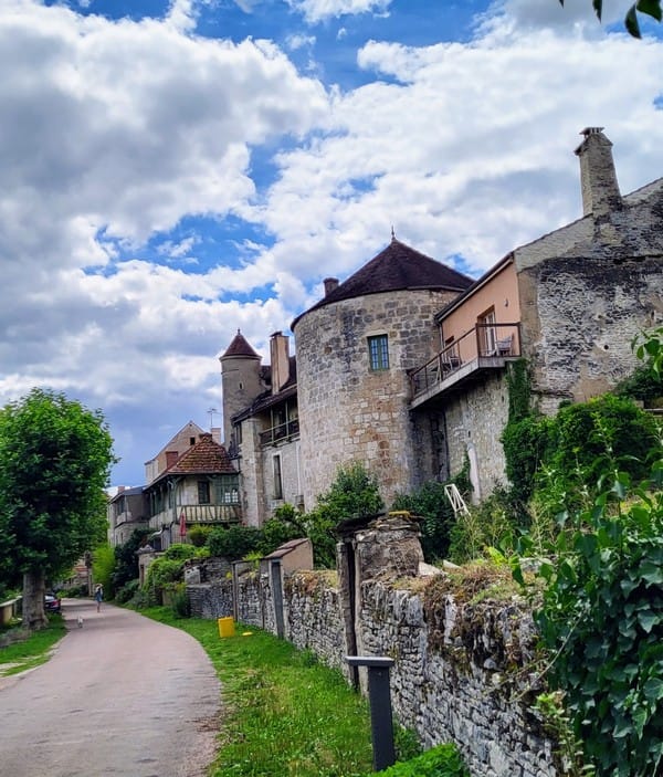 Découvrez la Bourgogne romantique : Vins, châteaux et douceurs pour deux. 16 Noyers sur serein bourgogne