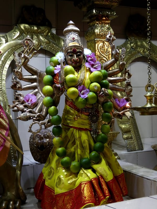 Sur la route des Indes à la Courneuve. 7 TEMPLE DE SHIVA LA COURNEUVE ENFRANCEAUSSi