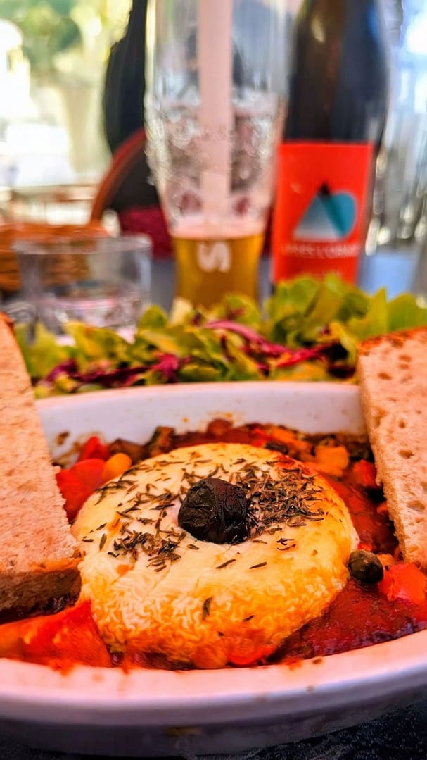 Les 5 plus beaux villages du Diois pour une escapade. 21 le café des lys picodon Die