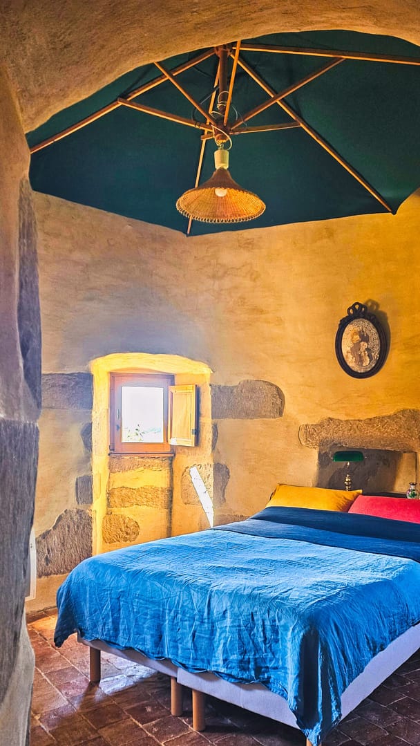 Dormir dans un château dans l'Aude : Château de Mézerville 10 suite des demoiselles chateau de mezerville chambre d'hôtes Aude