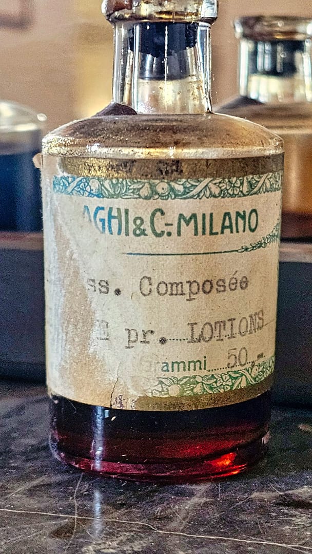 Dormir dans un château dans l'Aude : Château de Mézerville 11 suite des demoiselles chateau de mezerville chambre d'hôtes Aude détails