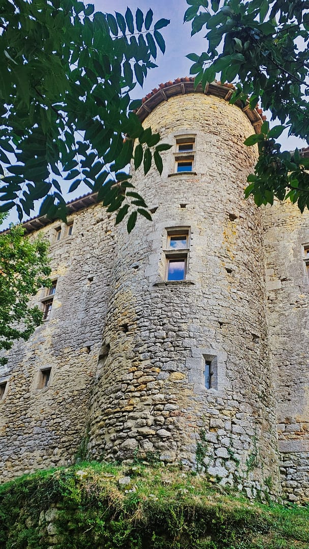 Dormir dans un château dans l'Aude : Château de Mézerville 4 chateau médieval chambre d'hotes dans l'Aude chateau de mezerville