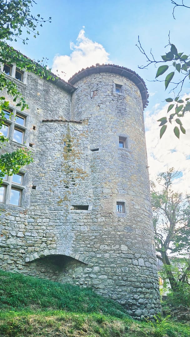 Dormir dans un château dans l'Aude : Château de Mézerville 3 chateau médieval chambre d'hotes dans l'Aude chateau de mezerville