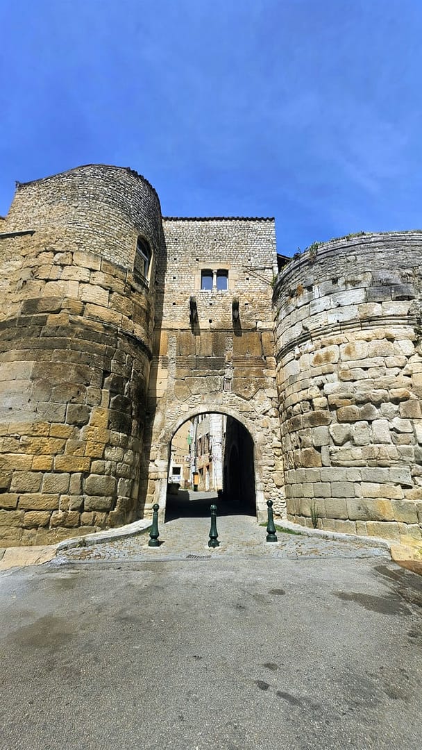 Les 5 plus beaux villages du Diois pour une escapade. 18 remparts Die