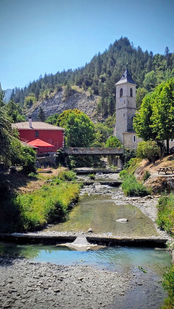 Les 5 plus beaux villages du Diois pour une escapade. 6 eglise saint-Nazaire le désert diois