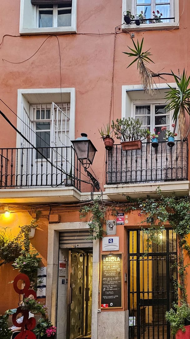 Que faire à Valencia en 3 jours ? Itinéraire complet + conseils 25 restaurant tapas La Lola Valencia