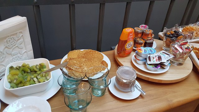 Escapade amoureuse à Lens 39 petit déjeuner chambre de l'arbre Lens