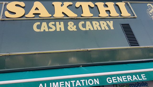 Sur la route des Indes à la Courneuve. 19 Alimentation quartier tamoul la courneuve