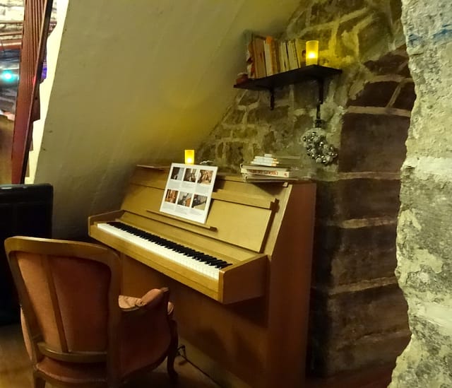 A Paris, le café des chats : avis mitigé. 7 cafedeschats08